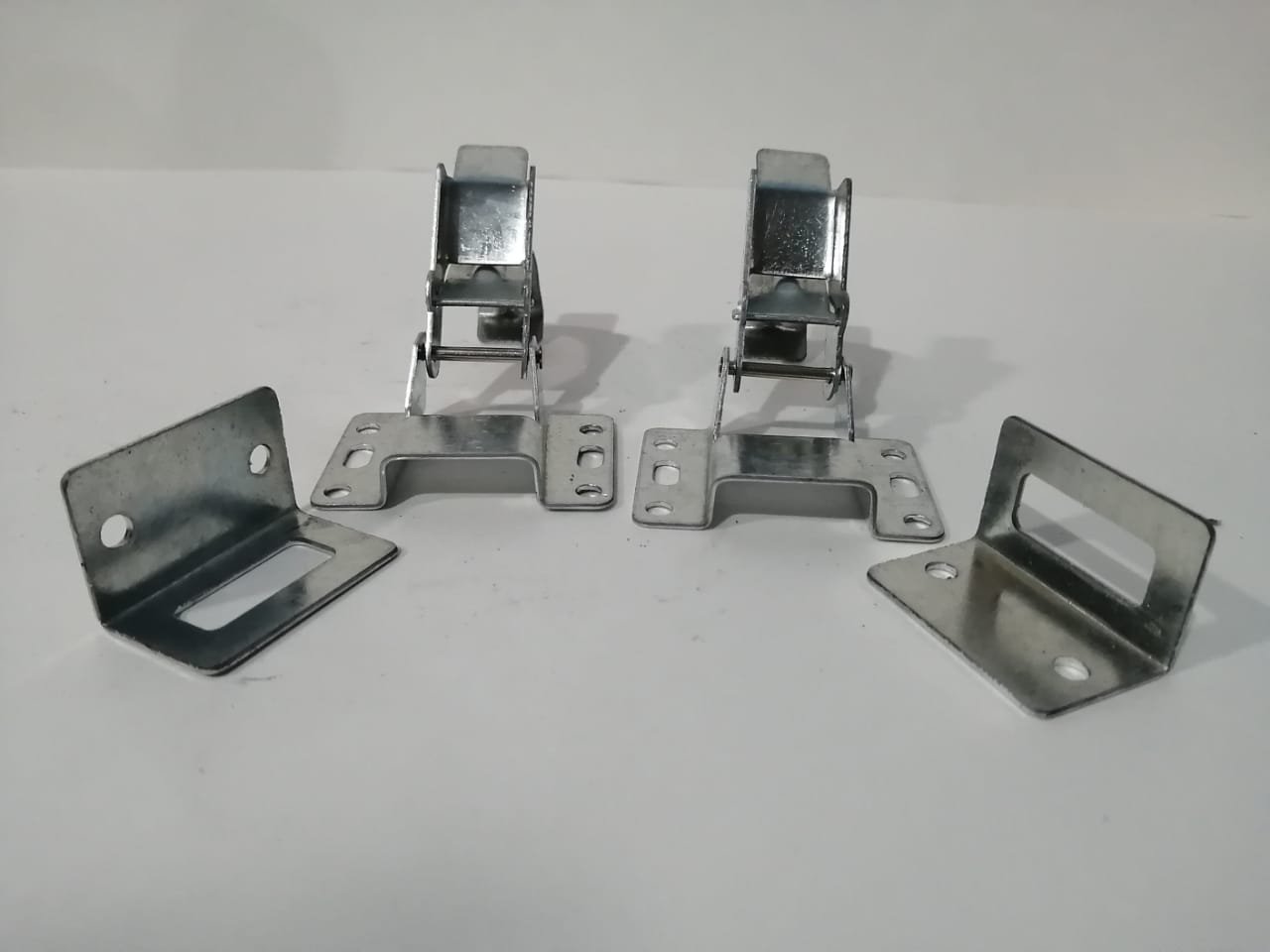 Broche con Contra para Gabinete de Máquina Tragamonedas y Arcade